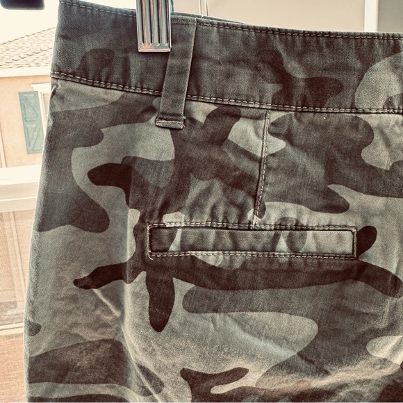 Girlfriend Khaki short size 6 - Picture 12 of 16